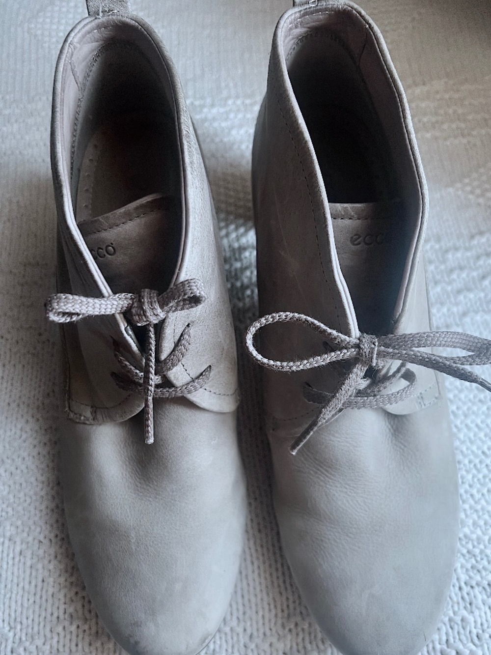 Women’s ECCO Gray Leather Lace-Up Ankle Boots, size 39